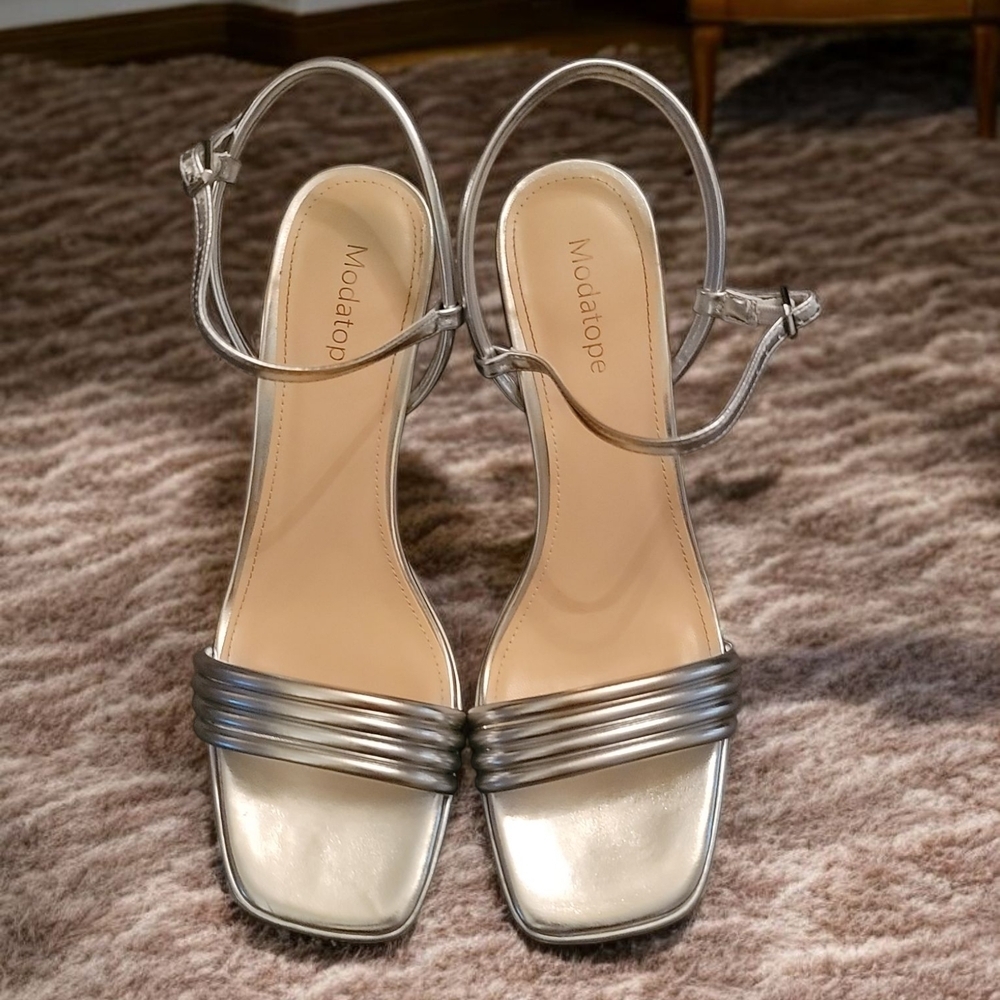 Modatope women's size 9 Silver Strappy Women's Sandals - Picture 5 of 8